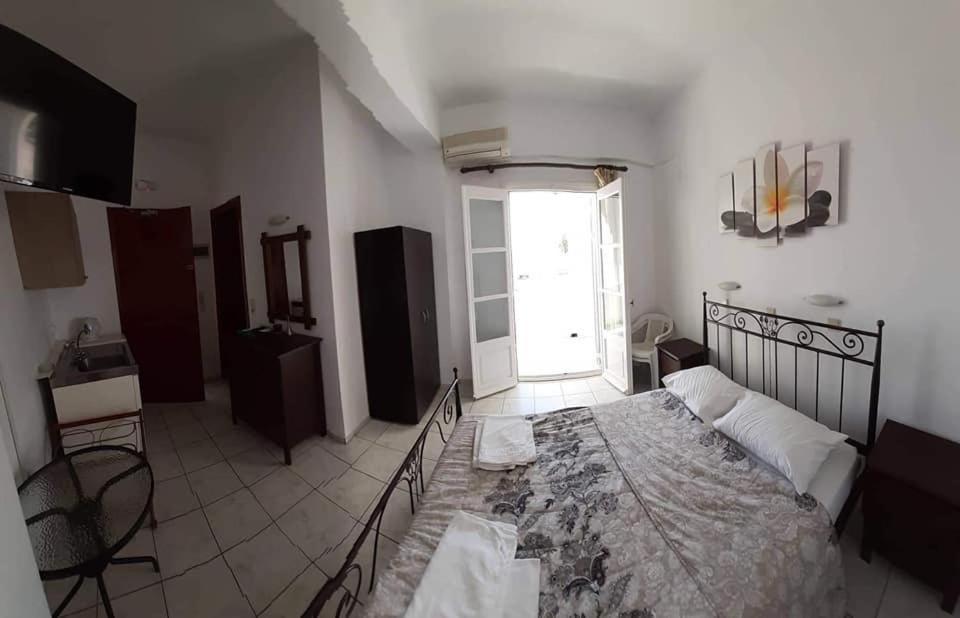 Rooms To Let Rena โมโนลิธอส ภายนอก รูปภาพ